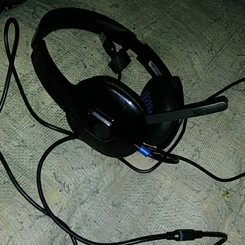 Logitech headset - Picture 3 of 3